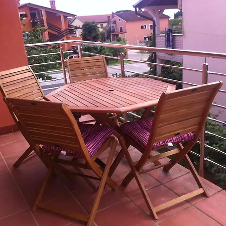 Tessa Met Dakterras En Zeezicht Airco Wifi En Zwembad Novigrad Istria